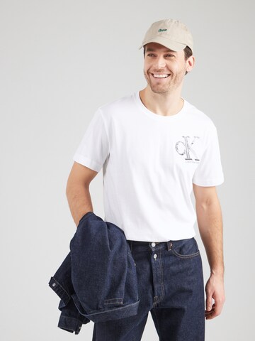 Calvin Klein Jeans Štandardný strih Tričko - Biela: predná strana