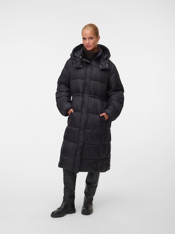 VERO MODA Talvemantel 'VMHAYLE', värv must
