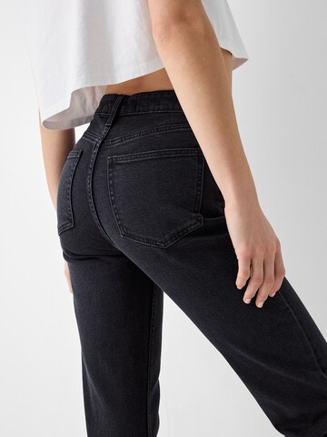 Bershka Дънки Tapered Leg Дънки в черно