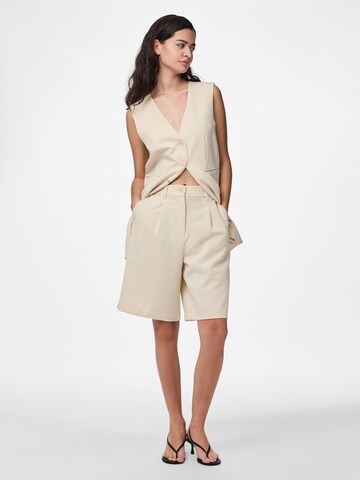 PIECES Regular Pleat-front trousers 'PCKamil' in White