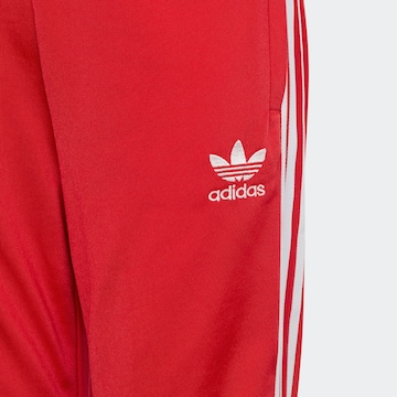 ADIDAS ORIGINALS Tapered Παντελόνι 'Adicolor Sst' σε κόκκινο