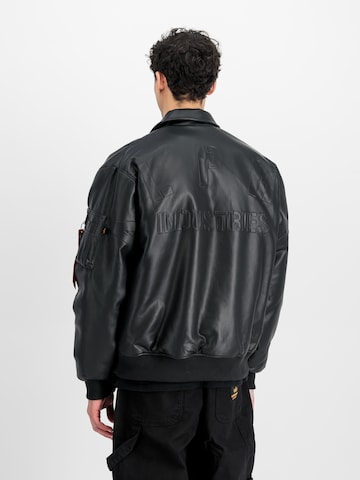 ALPHA INDUSTRIES Демисезонная куртка в Черный
