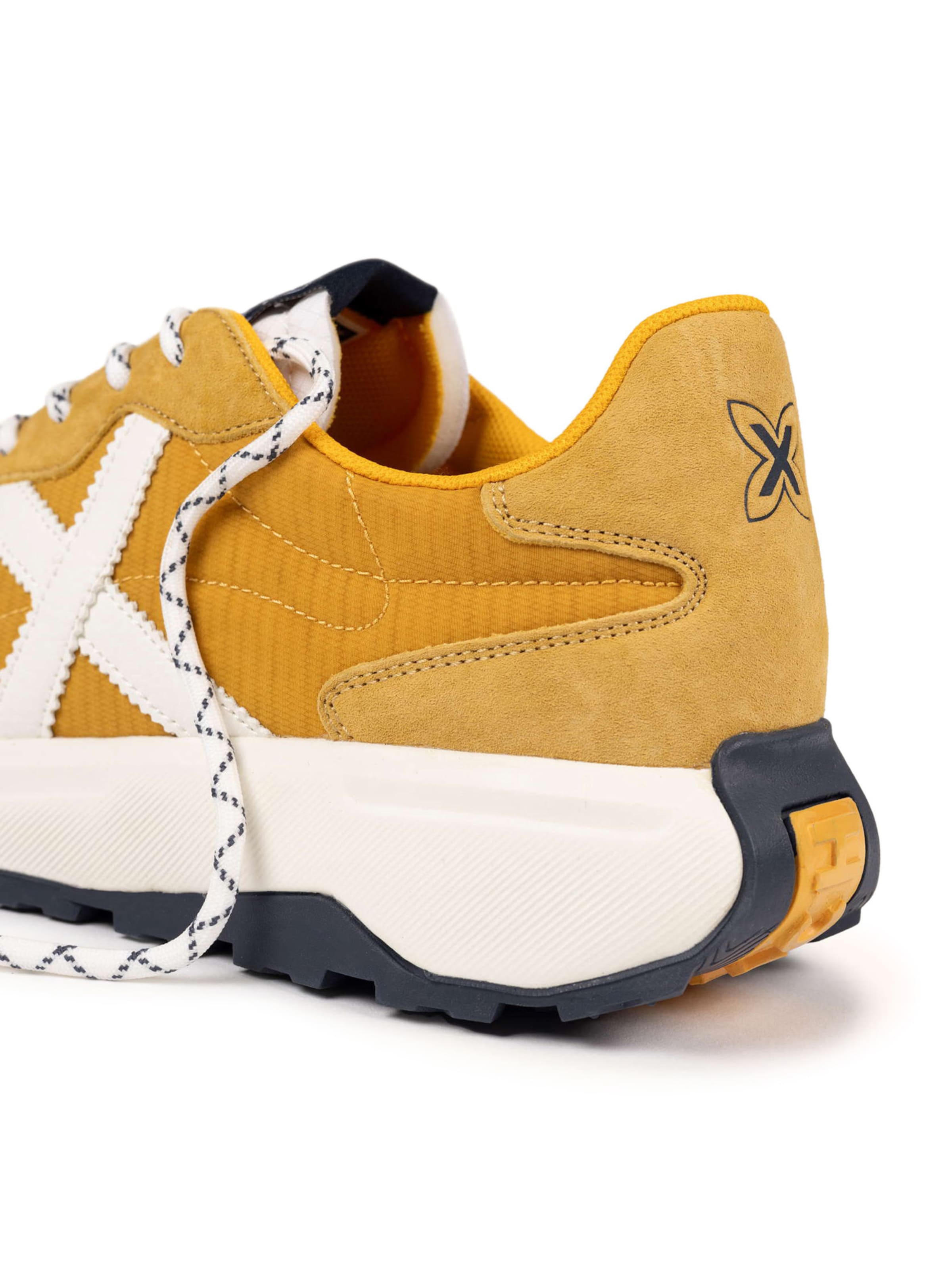 Sneaker bassa 'Babel' di MUNICH in giallo