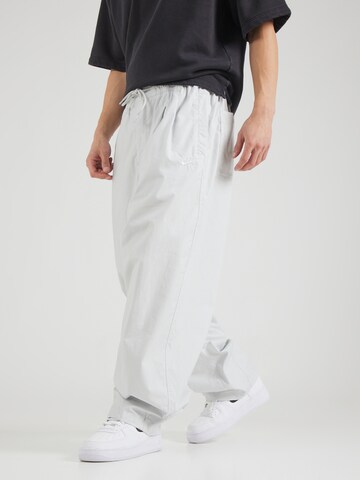 Nike Sportswear Loosefit Kalhoty 'CLUB' – šedá: přední strana