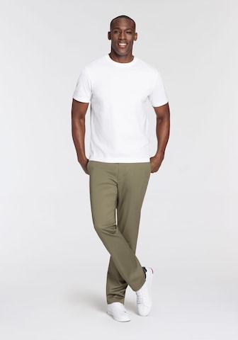 KangaROOS Regular Chino Pants in Green