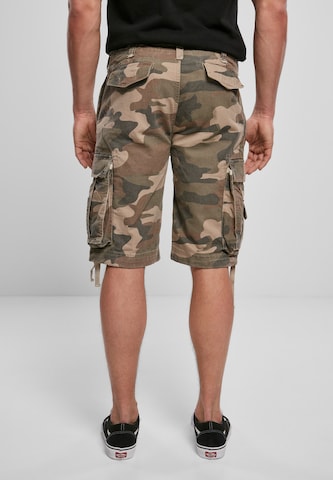 Brandit Regular Cargoshorts in Grün