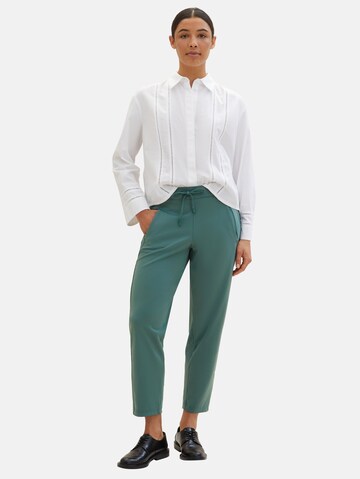 Tapered Pantaloni de la TOM TAILOR pe verde