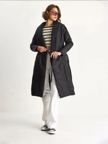 Cappotto di mezza stagione di Bianco Lucci in nero