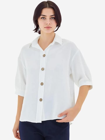 Bigdart - Blusa em branco: frente