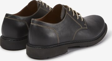 Scarpa stringata di CAMPER in nero