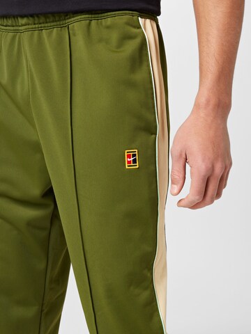 Regular Pantalon de sport NIKE en vert