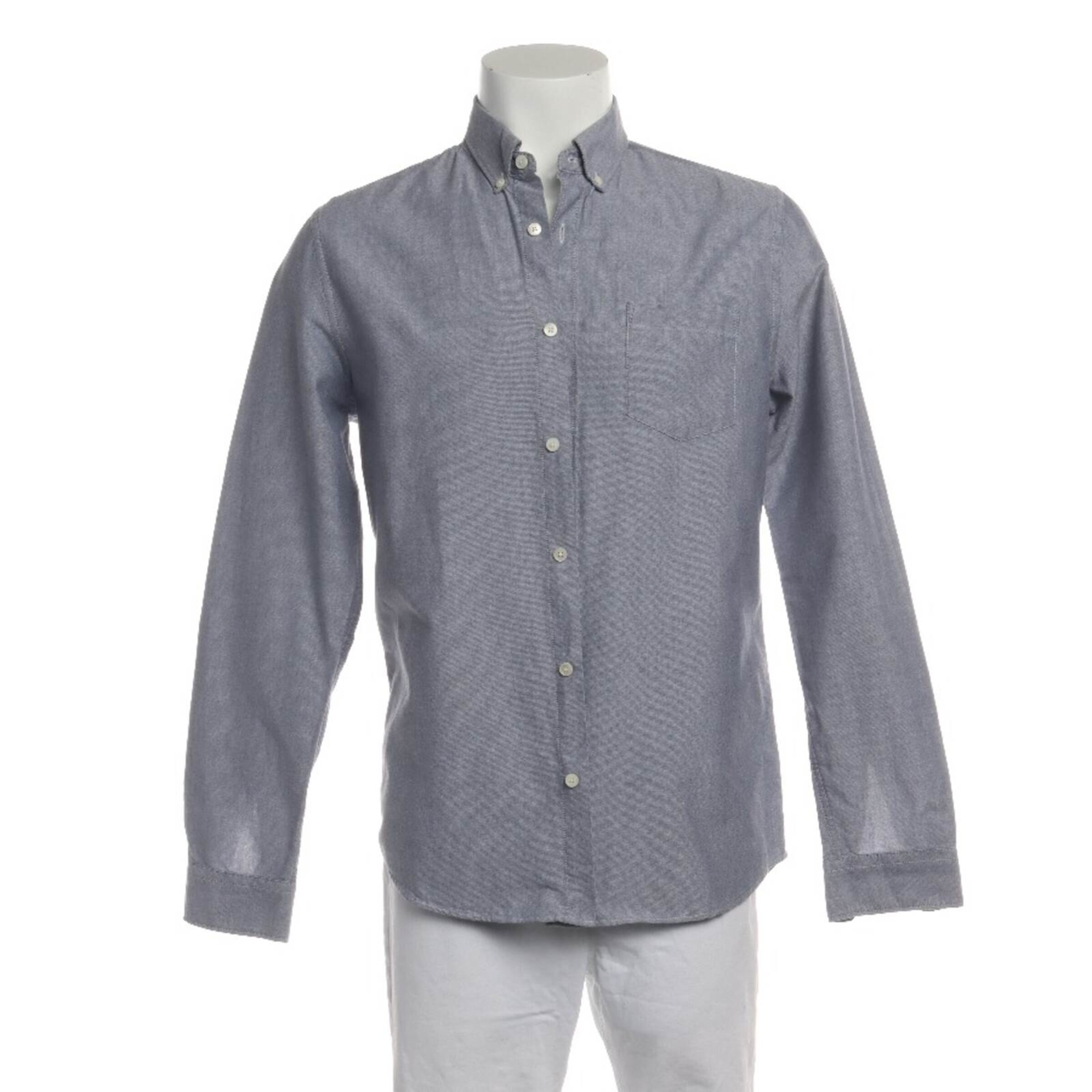 Closed Button Up Shirt in M in Grey: front