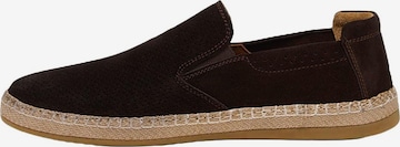 Desa Slip-ons in Brown: front