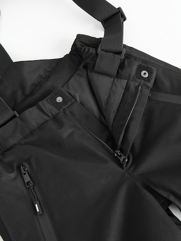 Cool Club Regular Haalari värissä musta