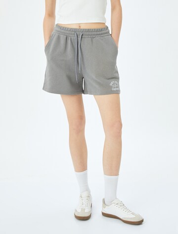 Koton Loosefit Shorts in Grau: Vorderseite