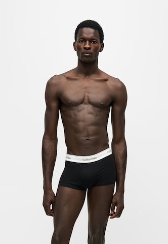 Boxeri de la Calvin Klein Underwear pe negru: față