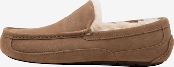 UGG Mokasíny 'ASCOT' – hnědá: přední strana