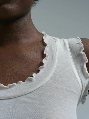 Seamless Basic Top 'Flounce' in Wit
