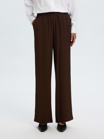 SELECTED Regular Trousers 'SLWSOLER' in Brown: front