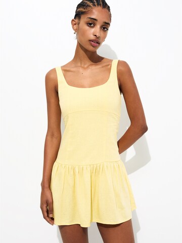 Pull&Bear Sommarklänning i gul
