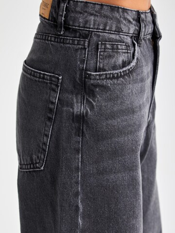 IT'S BASIC Regular Jeans 'EMMA Straight High Rise' in Grijs