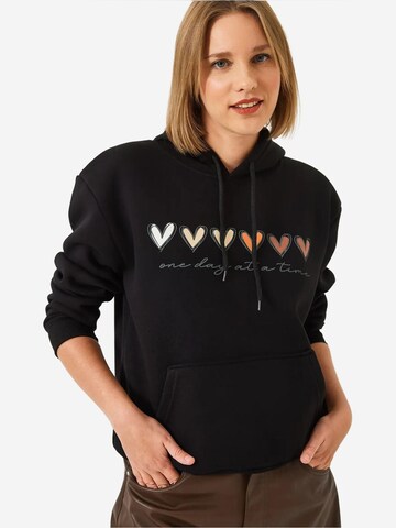 Felpa di Bianco Lucci in nero: frontale