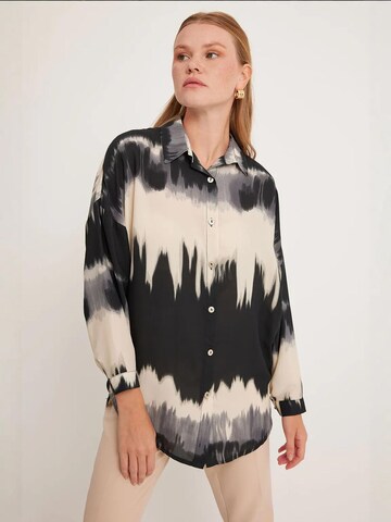 Bigdart Blouse in Zwart: voorkant