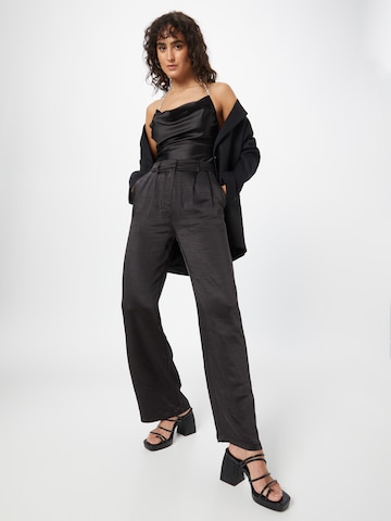Gina Tricot Regular Pleat-front trousers 'Raya' in Black