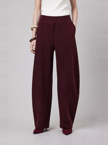 OWN Off With NatureBaggy Hlače 'Pantalone Barrel in Interlock Burgundy' - crvena boja: prednji dio