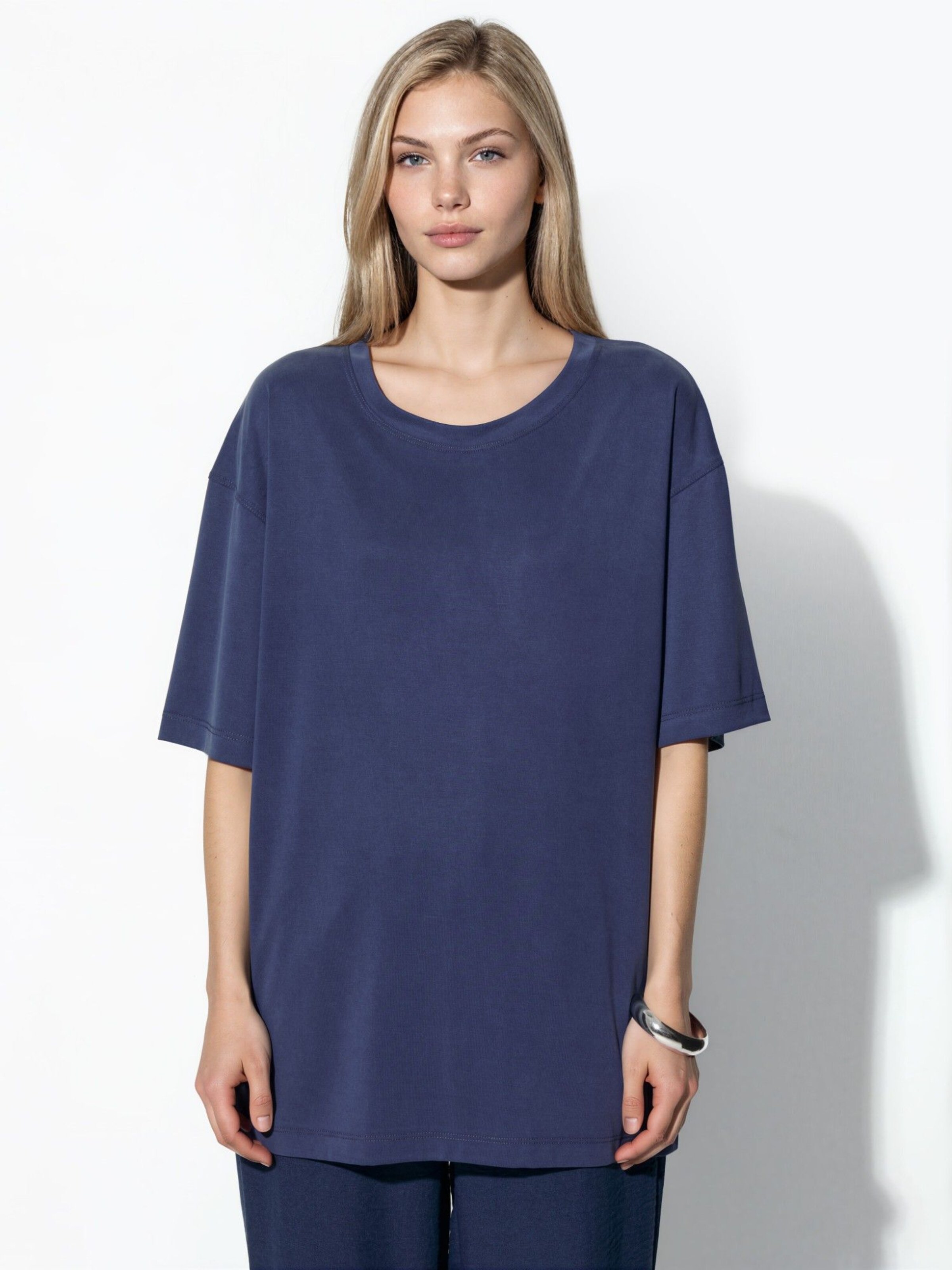 Maglietta di Busem in blu: frontale