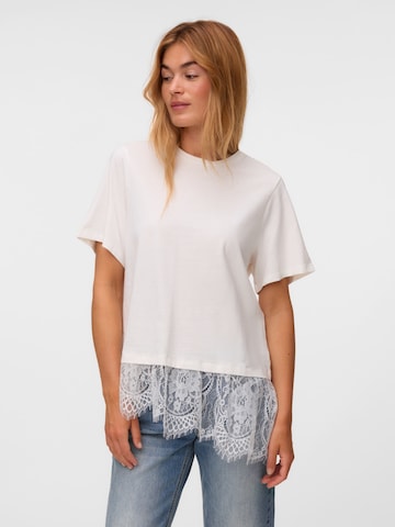 T-shirt 'VMBRIT' VERO MODA en blanc : devant