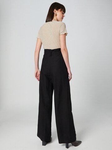 Guido Maria Kretschmer Women Wide leg Trousers with creases 'Sofie' in Black