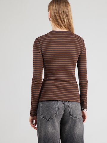 DRYKORN - Camiseta 'NURIT_2' en marrón