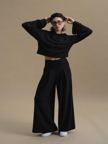 C&City Wide leg Pleat-front trousers in Black