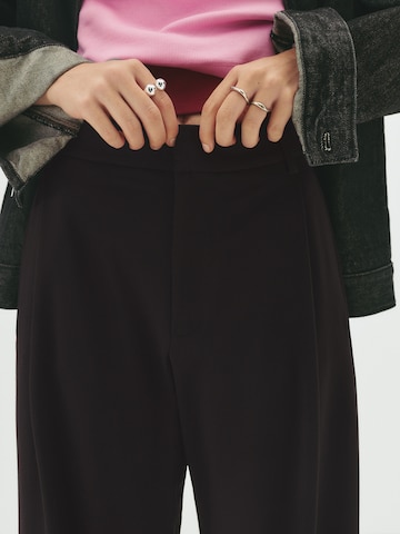 Pull&Bear Loose fit Trousers with creases in Black