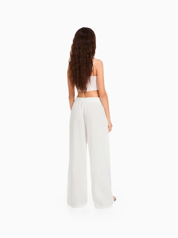 Bershka Wide Leg Bukse i hvit