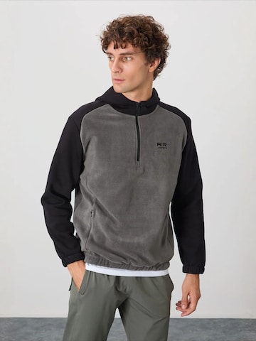 Tommy Life Polár dzseki 'Sweatshirts' - szürke: elől