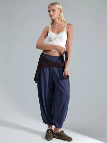 Tapered Pantaloni di Busem in blu
