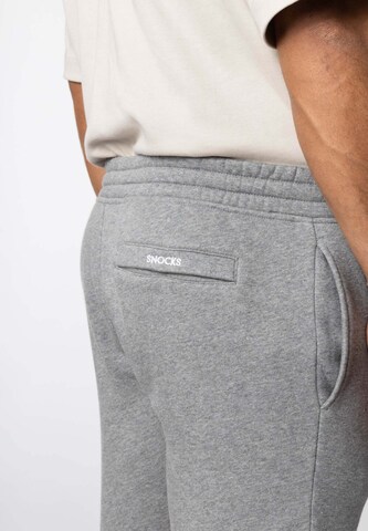 Effilé Pantalon SNOCKS en gris