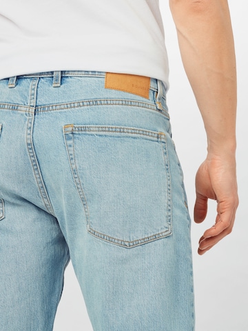 s.Oliver Tapered Jeans in Blue