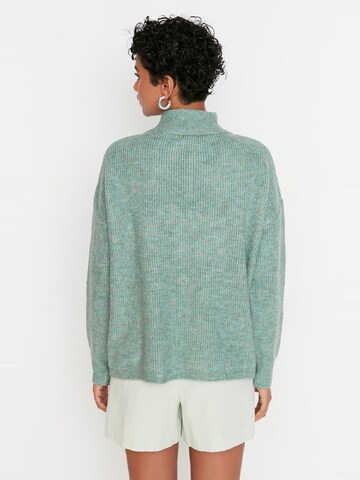 Trendyol Sweter w kolorze zielony