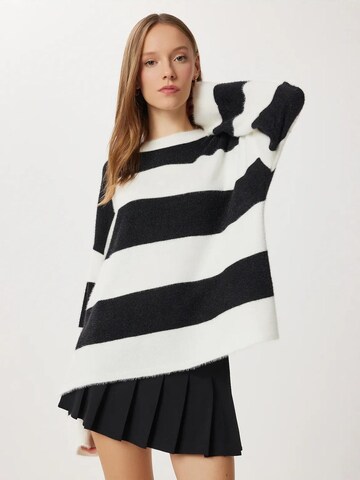 Happiness İstanbul Trui in Zwart