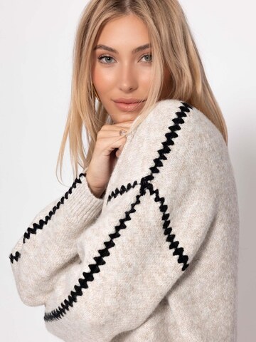 SASSYCLASSY Sweater in Beige