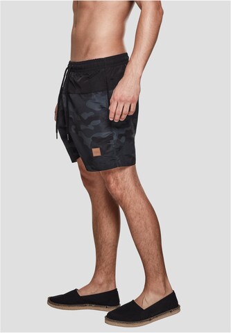 Urban Classics Shorts in Blau