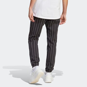 ADIDAS SPORTSWEAR Slimfit Παντελόνι φόρμας 'Pinstripe Fleece' σε μαύρο