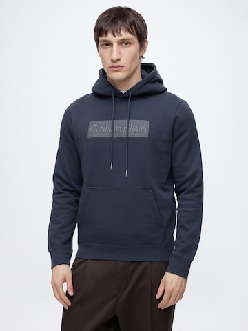 Calvin Klein Суичър в синьо: отпред