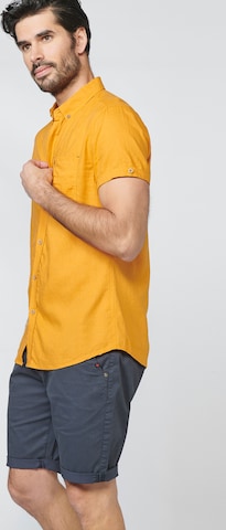 KOROSHI - Regular Fit Camisa em amarelo