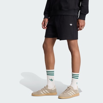 ADIDAS ORIGINALS Regular Broek 'Trefoil Essentials' in Zwart: voorkant