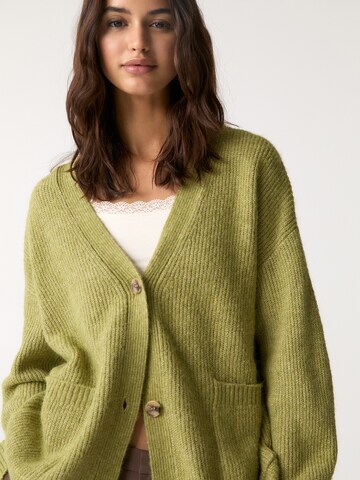 Pull&Bear Strickjacke in Grün