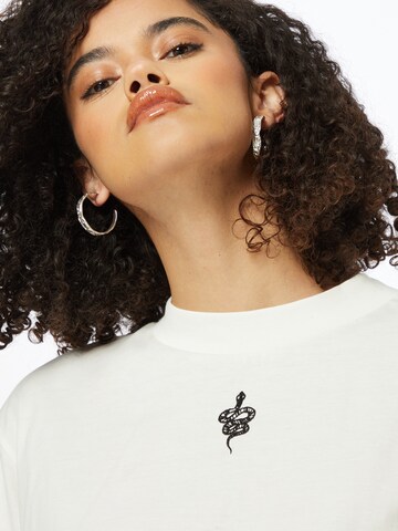 T-shirt 'Selina' ABOUT YOU x INNA en blanc